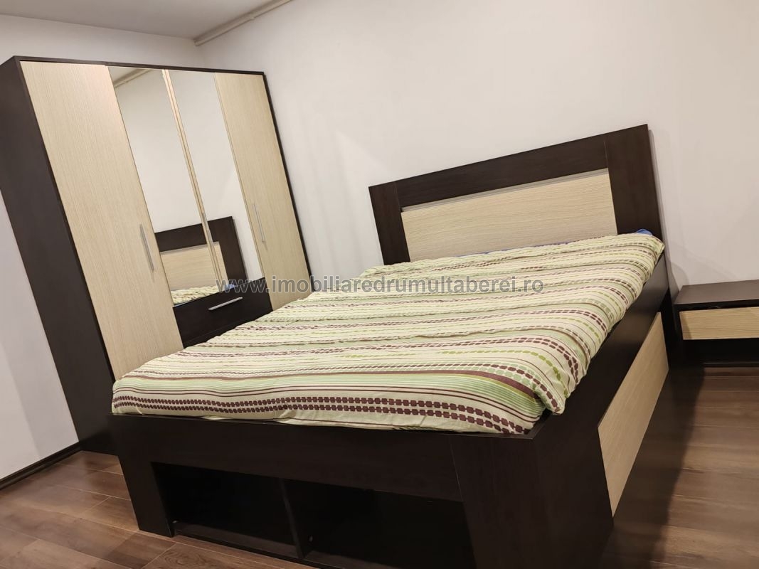 vanzare apartament 2 camere, Favorit, Metrou, cf 1, decomandat, etaj 4/4, bloc reabilitat,       pret 100.000 EUR