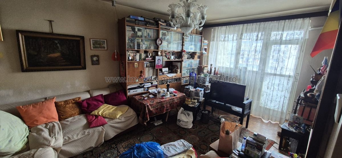 vanzare apartament 3 camere, Valea Ialomitei, Metrou, Piata, cf 1, decomandat, etaj 9/10, liber,          pret 90.000 EUR