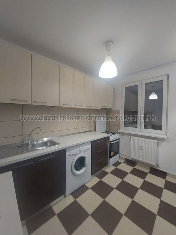 vanzare apartament 2 camere, Materna, Metrou Valea Ialomitei, cf 1, decomandat, etaj 3/4, mobilat,        pret 120.000 EUR