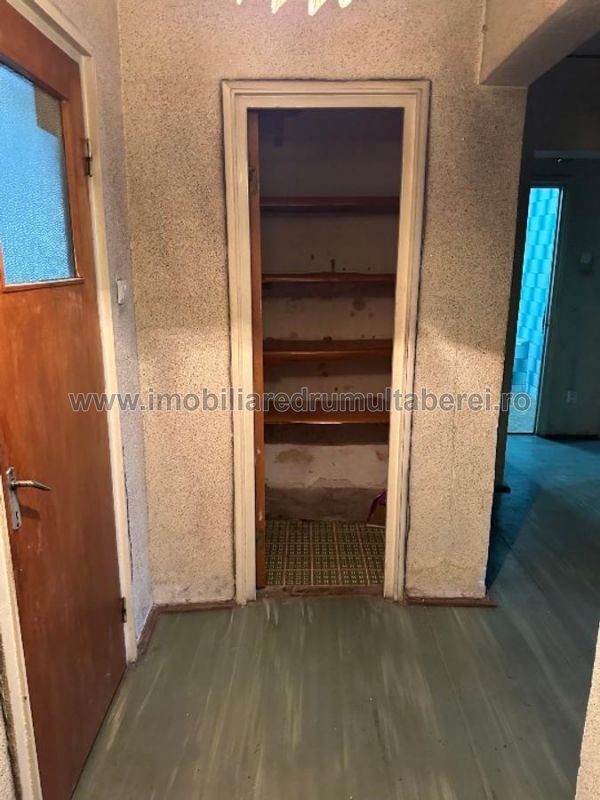 vanzare apartament 3 camere, Bucla, Metrou Constantin Brancusi, cf 1, decomandat, etaj 9/10, bloc reabilitat termic,          pret 120.000 EUR