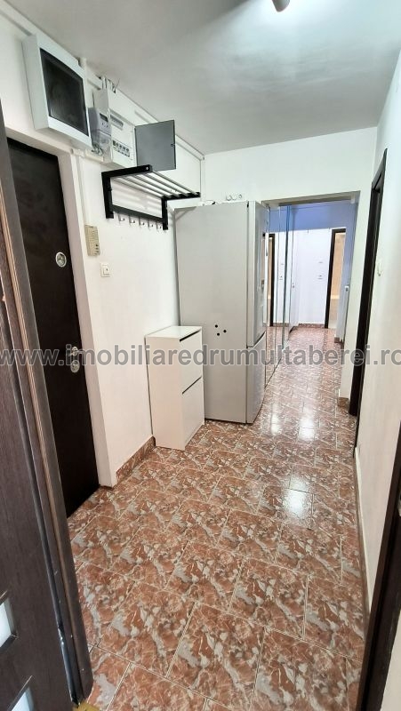 vanzare apartament 3 camere, Valea Ialomitei, Metrou, cf 1, decomandat, etaj 9/10, centrala, bloc reabilitat,          pret 135.000 EUR    