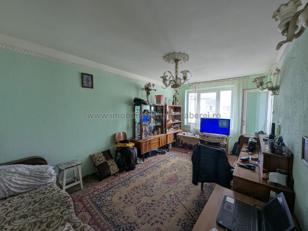 vanzare apartament 3 camere, 1 Mai, Ghencea, cf 1, decomandat, etaj 8/8, bloc reabilitat,            pret 110.000 EUR