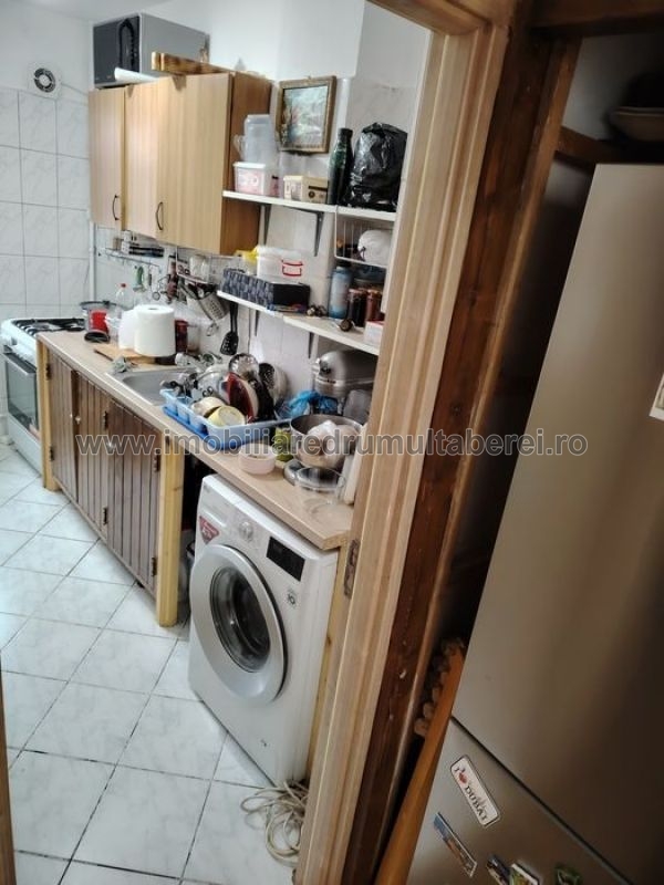 vanzare apartament 3 camere, Metrou Parc Drumul Taberei, cf 1, etaj 2/10, circular, mobilat,        pret 137.000 EUR