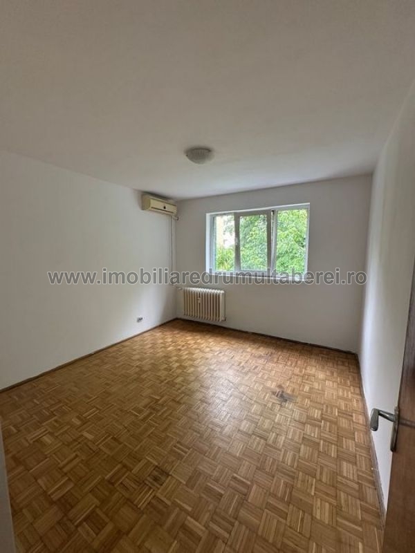 vanzare apartament 2 camere, Plaza, Brasov, cf 1, etaj 4/4, semidecomandat, liber,           pret 98.000 EUR