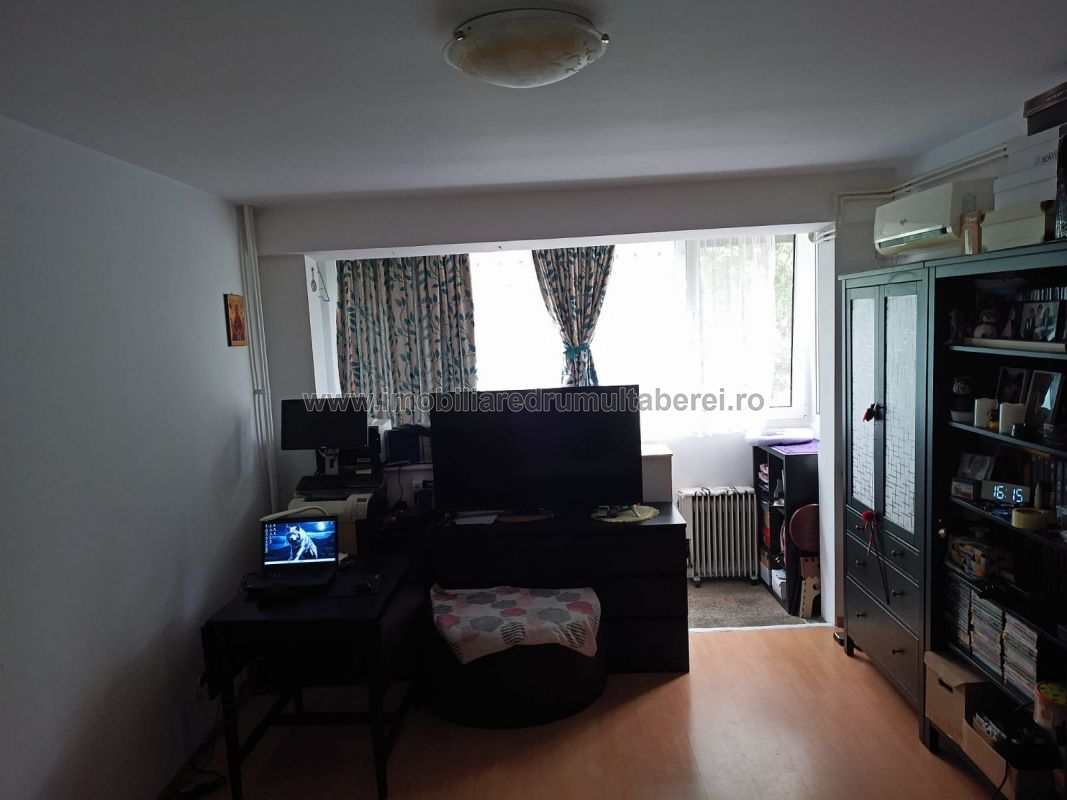 vanzare apartament 2 camere, Plaza, Brasov, cf 1, decomandat, etaj 3/4, bloc reabilitat,        pret 114.500 EUR
