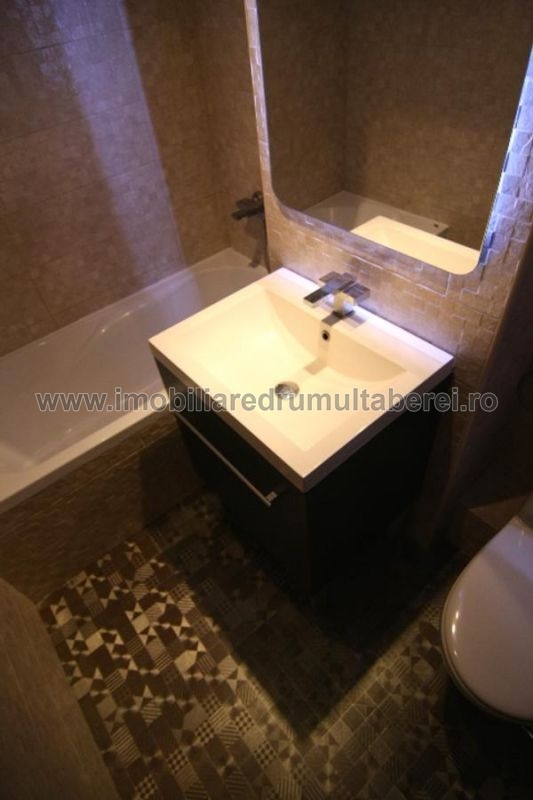 vanzare apartament 3 camere, Favorit, Metrou, cf 1, etaj 9/10, circular, renovat, mobilat,          pret 139.000 EUR