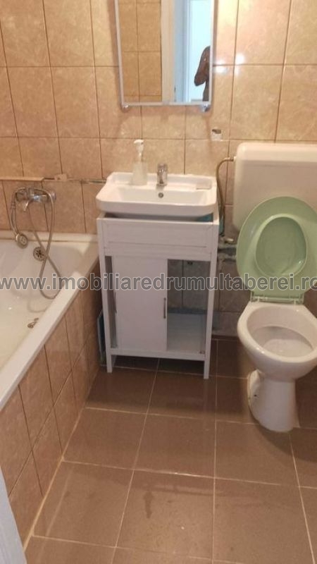 vanzare apartament 2 camere, Bucla, Metrou Constantin Brancusi, cf 1, decomandat, etaj 3/4, liber,        pret 87.000 EUR