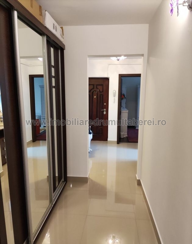 vanzare apartament 3 camere, 1 Mai, Ghencea, cf 1, decomandat, etaj 4/8, centrala, mobilat,          pret 160.000 EUR