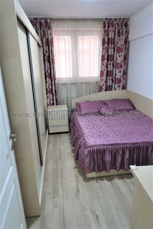 vanzare apartament 3 camere, Prelungirea Ghencea, Metrou Raul Doamnei, cf 1, decomandat, etaj 4/10, bloc reabilitat, mobilat,        pret 127.000 EUR