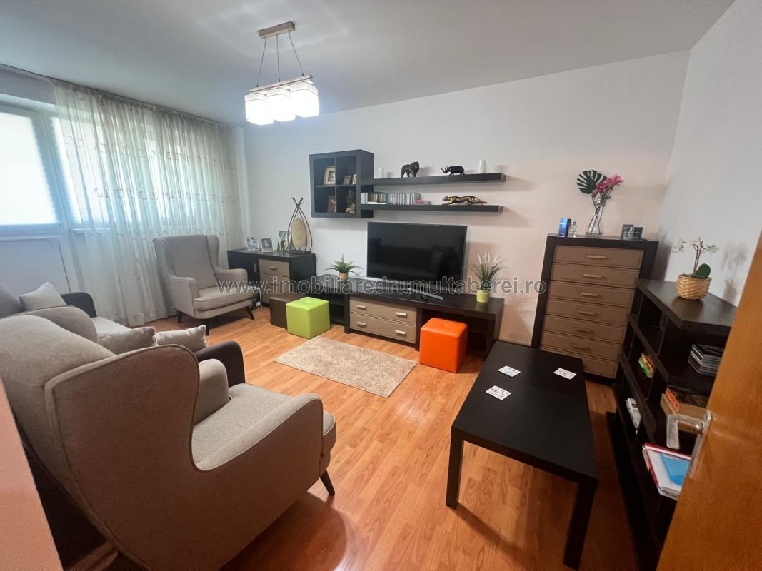 vanzare apartament 3 camere, Valea Oltului, Metrou Valea Ialomitei, cf 1, decomandat, etaj 9/10, mobilat,        pret 113.000 EUR