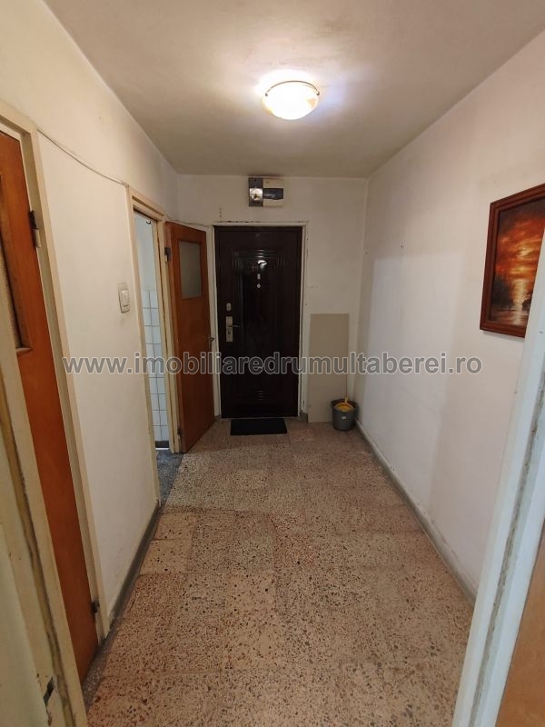 vanzare apartament 3 camere, Bucla, Elena Cuza, cf 1, etaj 1/4, semidecomandat, bloc reabilitat,        pret 110.000 EUR